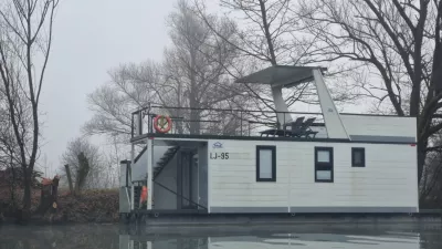 Hi&scaron;ka na Ljubljanici F Bralec