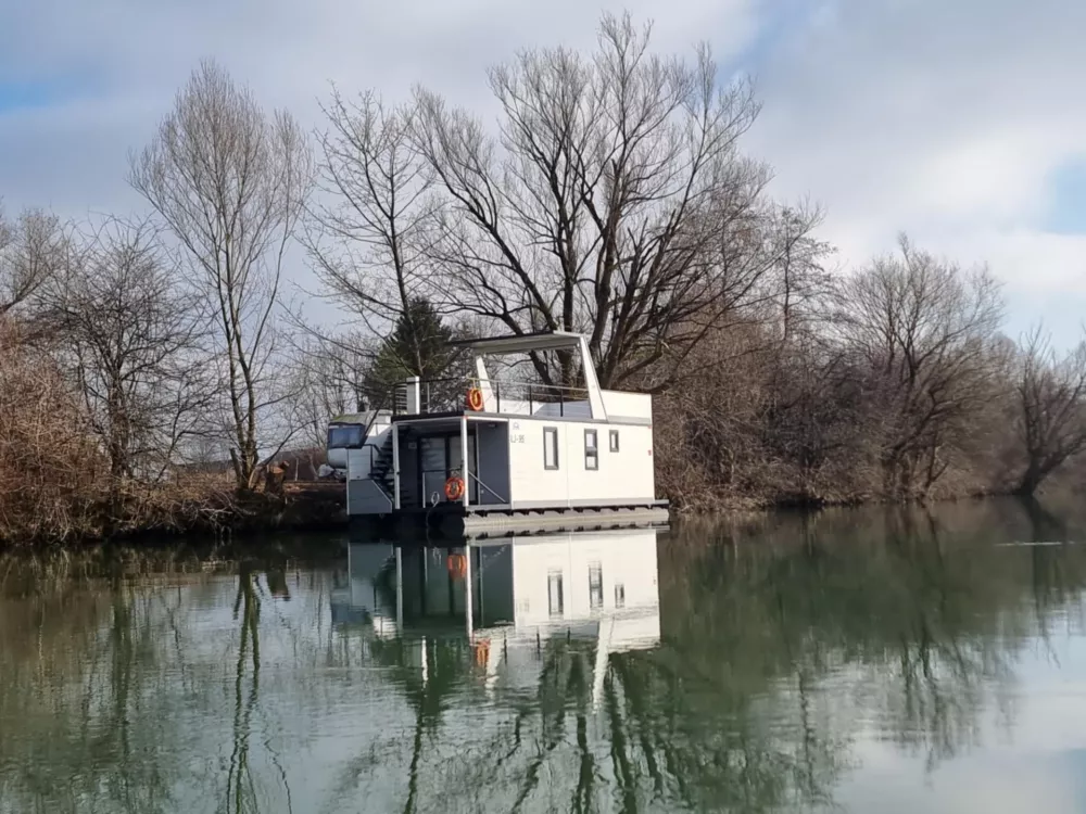 Premik hi&scaron;ice so opisali kot poslovno odločitev. Foto: Bralec