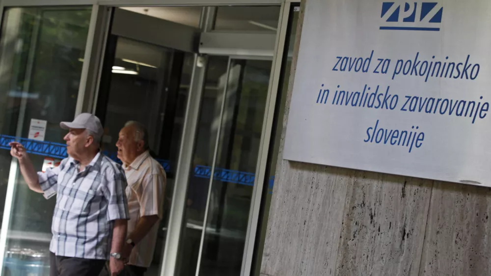 Kmalu bo tudi uradno znano, pod kak&scaron;nimi pogoji se bomo lahko upokojevali in prijavili na ZPIZ v prihodnjih letih. / Foto: Luka Cjuha