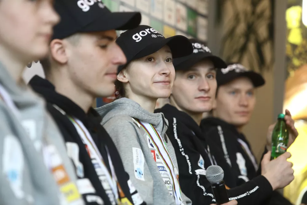 Člani reprezentance Slovenije po velikem uspehu na svetovnem prvenstvu v Trondheimu na Norve&scaron;kem. / Foto: Luka Cjuha