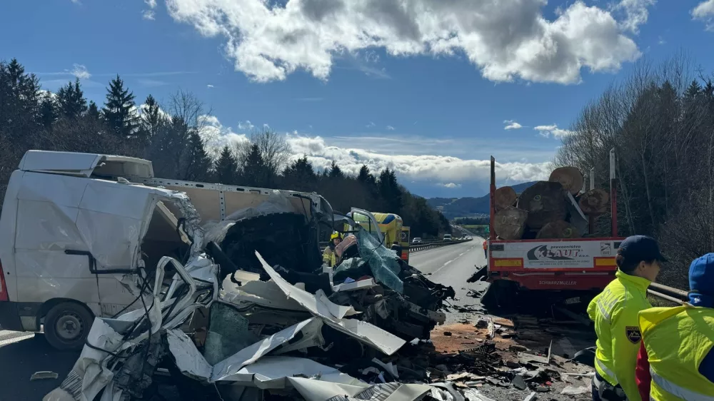 Prometna nesreča na &scaron;tajerski avtocesti / Foto: Pgd Slovenske Konjice