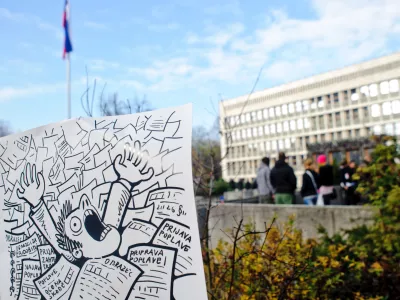 - ilustrativna fotografijavarcevanje, kriza, rezi, birokracija, neoliberalizem, državni zbor, - Sindikalne demonstracije DOVOLJ! 2012 za solidarno Slovenijo proti vladnim ukrepom za reĹˇevanje krize,//FOTO: Tomaž Zajel&scaron;nik