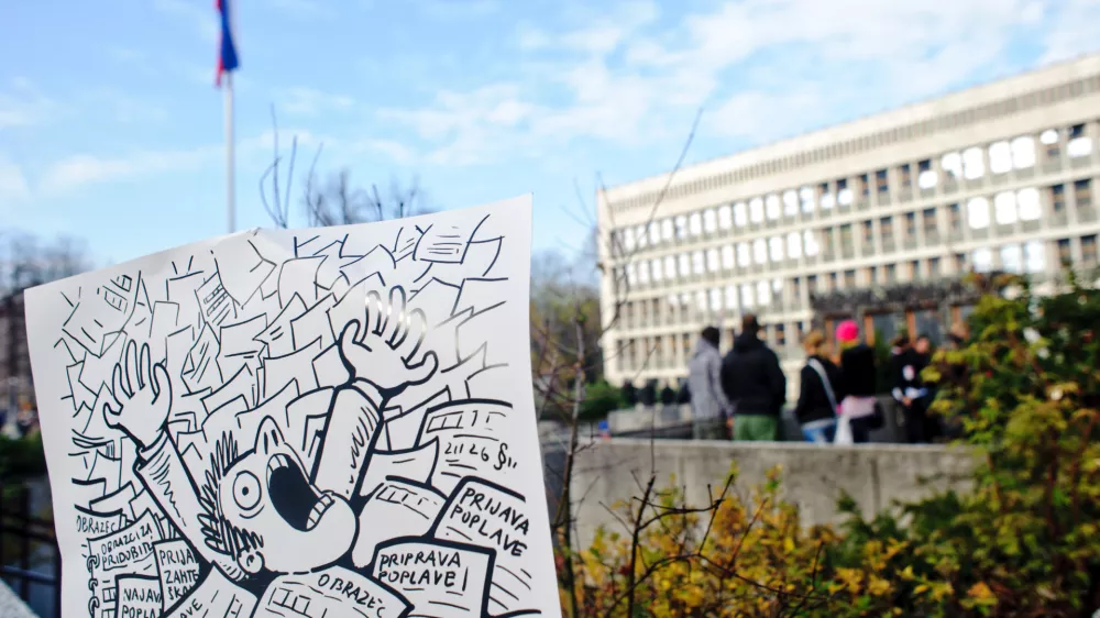 - ilustrativna fotografijavarcevanje, kriza, rezi, birokracija, neoliberalizem, državni zbor, - Sindikalne demonstracije DOVOLJ! 2012 za solidarno Slovenijo proti vladnim ukrepom za reĹˇevanje krize,//FOTO: Tomaž Zajel&scaron;nik