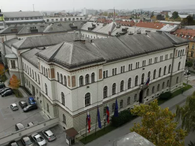 - 28.10.2015 - Predsedni&scaron;ka palača - Urad predsednika Republike Slovenije - Erjavčeva ulica 17 v Ljubljani - stavba - panoramski posnetek - //FOTO: Tomaž Skale