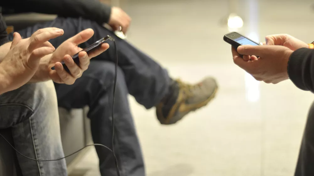 - ilustrativna fotografijatelefon,pametni telefon,smartphone,GSM telefon, mobilna telefonija,  //FOTO: Tomaž Zajel&scaron;nik