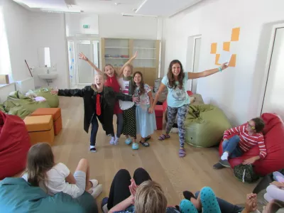 Druženje, navajanje na samostojnost in razvijanje različnih spretnosti so nekatere od koristi udeležbe učencev v &scaron;oli v naravi. Fotografija je simbolična. Foto: arhiv C&Scaron;OD Cerkno