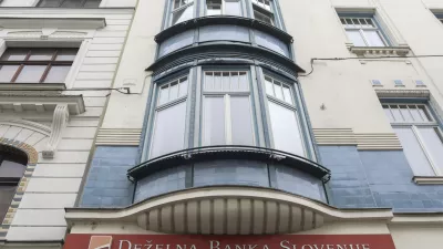 Konec lanskega leta so imela gospodinjstva na bankah 27,3 milijarde evrov, kar je bilo tri odstotke več kot leto pred tem. Fotografija je simbolična. Foto: Jaka Gasar&nbsp;