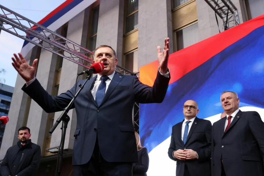 President of Republika Srpska (Serb Republic) Milorad Dodik gestures as he addresses supporters during a protest in Banja Luka, Bosnia and Herzegovina, February 25, 2025. REUTERS/Amel Emric