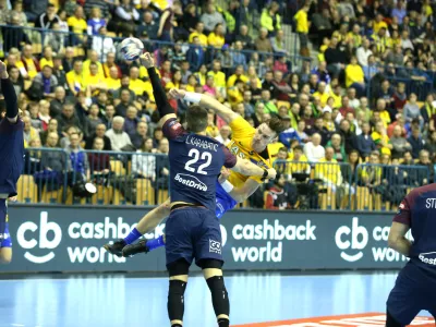 Luka Karabati&Auml;Ť v prekrĹˇku nad Jako Malusom