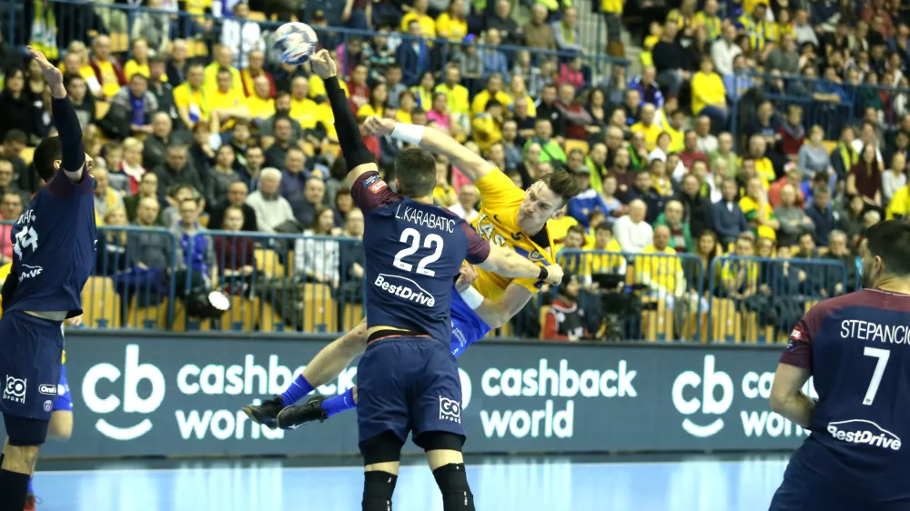 Luka Karabati&Auml;Ť v prekrĹˇku nad Jako Malusom