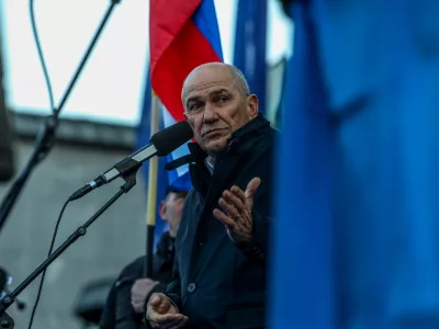 -Janez Jan&scaron;a, - 19.02.2025. 17. protest kvazi upokojencev in zavoda, ali karkoli že 1. oktober proti vladi Roberta Goloba pod vodstvom kriminalca Pavla Ruparja.//FOTO: Bojan Velikonja