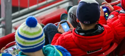 - 24.03.2018 - Simbolična fotografija, - pametni telefon - otroci - video igrice, zasvojenost, igre  //FOTO: Bojan Velikonja