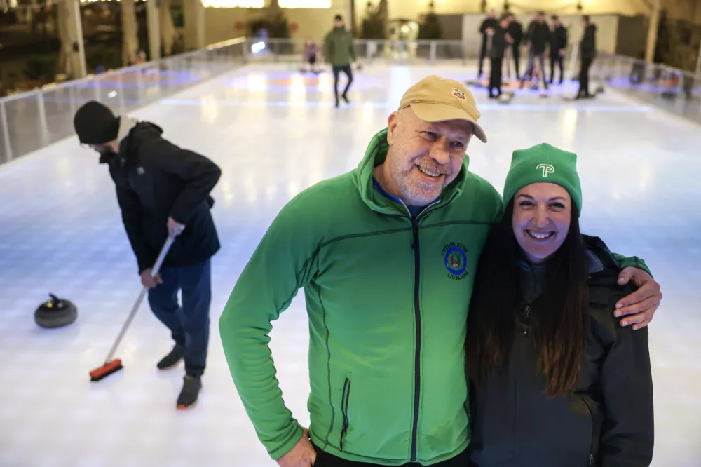Curling poslovno ligo na Ledeni pravljici sta zakuhala Gregor Rigler in Nina Benič.&nbsp;Foto:&nbsp;Jaka Gasar