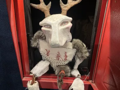 Za otroke bo med drugim zanimiva pripovedovalsko-lutkovna predstava Sedem zaklenjenih avtoric Katje Pov&scaron;e in &Scaron;pele Frlic, ki premi&scaron;ljuje, kaj pravzaprav pomeni biti junak. Foto: arhiv Cankarjevega doma