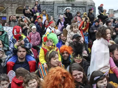 - 10.02.2024 - Zmajev sprevod - ma&scaron;kare, pust, Ljubljana //FOTO: Jaka Gasar