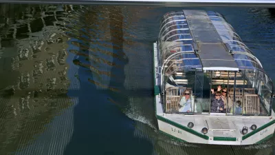 - 26.02.2015 - - Ljubljanica - plovba po Ljubljanici - ladjica - turisti v Ljubljani - turizem//FOTO: Bojan Velikonja