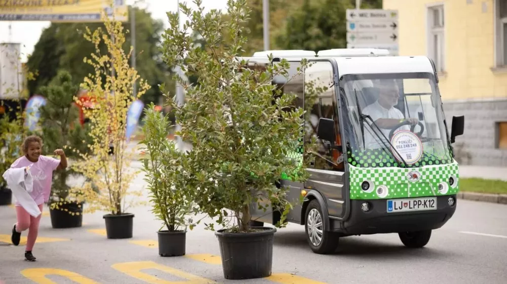 Občina Domžale bo spomladi bogatej&scaron;a za dve vozili na električni pogon, občani so jih poimenovali Domžalček. F Jure Gubanc