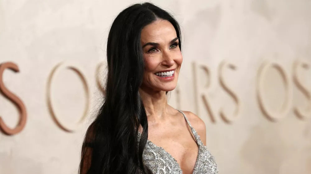 Demi Moore je blestela v Armanijevi toaleti. Foto: Reuters