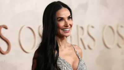Demi Moore je blestela v Armanijevi toaleti. Foto: Reuters