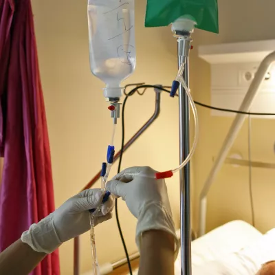 dnevni hospital - biološko zdravilo, ki delujejo usmerjeno na rakaste celice - simbolična fotografija - zdravstvo - medicina - - 25.9.2013 - Onkološki Inštitut (OI) Ljubljana - biološka zdravila z delovanjem na novotvorbe za zdravljenje rakavih obolenj. //FOTO: Tomaž Skale