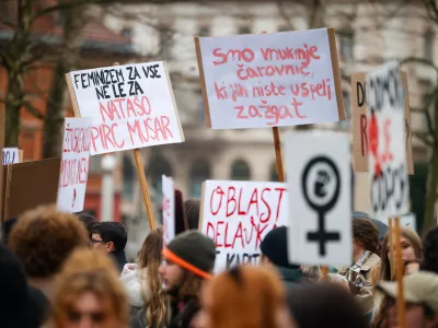 Ljubljana, Kongresni trg.Feministicni protest v okviru festivala Rdece zore in ob mednarodnem dnevu zensk, ki ga je pod geslom Ce nase delo ni nic vredno, protestiramo! organiziral Iskrin Delovni odbor za feminizem.