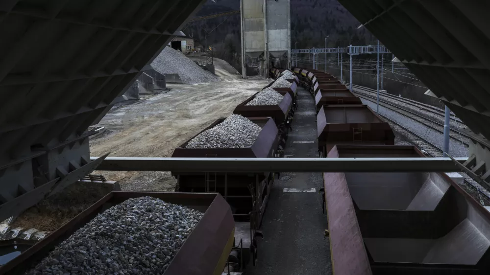 - tovorni vagon - - 13.03.2019 &ndash; Vrhnika - Kamnolom Verd, podjetje za proizvodnjo kamnitih agregatov  //FOTO: Jaka GasarOPOMBA: ZA OBJEKTIV - REPORTAŽA - 2019