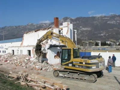 obnova stadion Primorje ru&scaron;itev stara zahodna tribuna