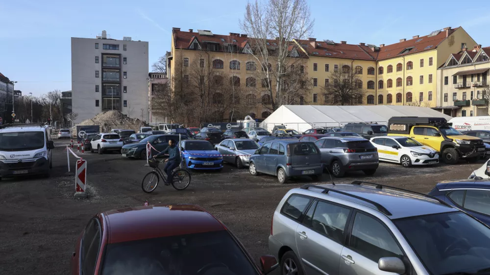 - 18.12.2024 - parkiri&scaron;če NUK II//FOTO: Jaka Gasar