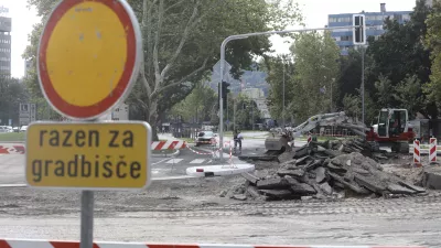 Gradbi&scaron;če Linhartova19.08.2024 - gradbi&scaron;če - do predvidoma 2. septembra bo v sklopu celovite rekonstrukcije Linhartove ceste v Ljubljani poleg že obstoječe popolne zapore te mestne prometnice med križi&scaron;čema z Vojkovo in Železno cestoFOTO: Luka Cjuha