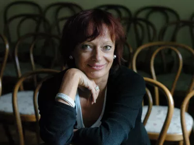 dr. Manca Ko&scaron;ir, doktorica filolo&scaron;kih ved - visoko&scaron;olska učiteljica - Izredna profesorica FDV, Preučuje in poučuje novinarski diskurz in etiko. Je ekspert za časopisne novinarske žanre, //FOTO: Jaka Adamič