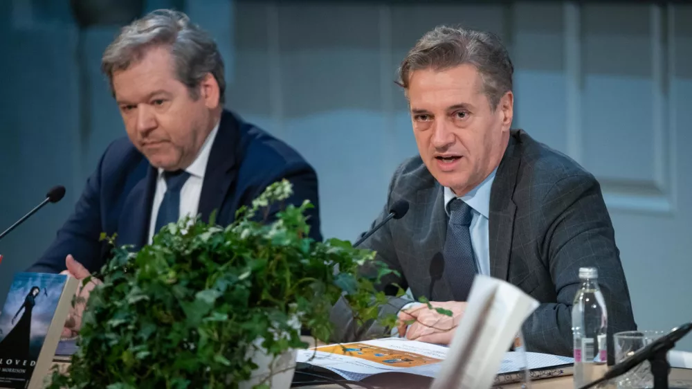 Ljubljana, Atrij ZRC.Znanstveni kolokvij v okviru Shoda za znanost z naslovom Znanost je - znanost lahko.Minister za visoko solstvo, znanost in inovacije Igor Papic ter premier Robert Golob.