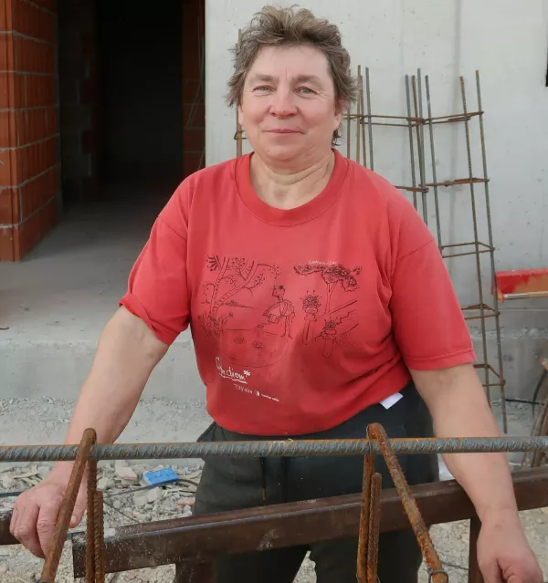 Gospodarica Simona je iz srca hvaležna vsem, ki jim po požaru stojijo ob strani. / Foto: Tatjana Pihlar