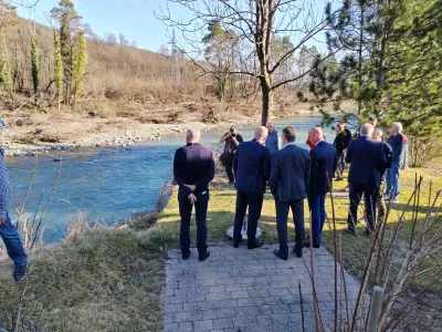 Ker so ekstremni vremenski pojavi vse pogostej&scaron;i, je ključen celovit pristop k urejanju vodotokov, ki ne poznajo občinskih ali državnih meja. Foto: STA