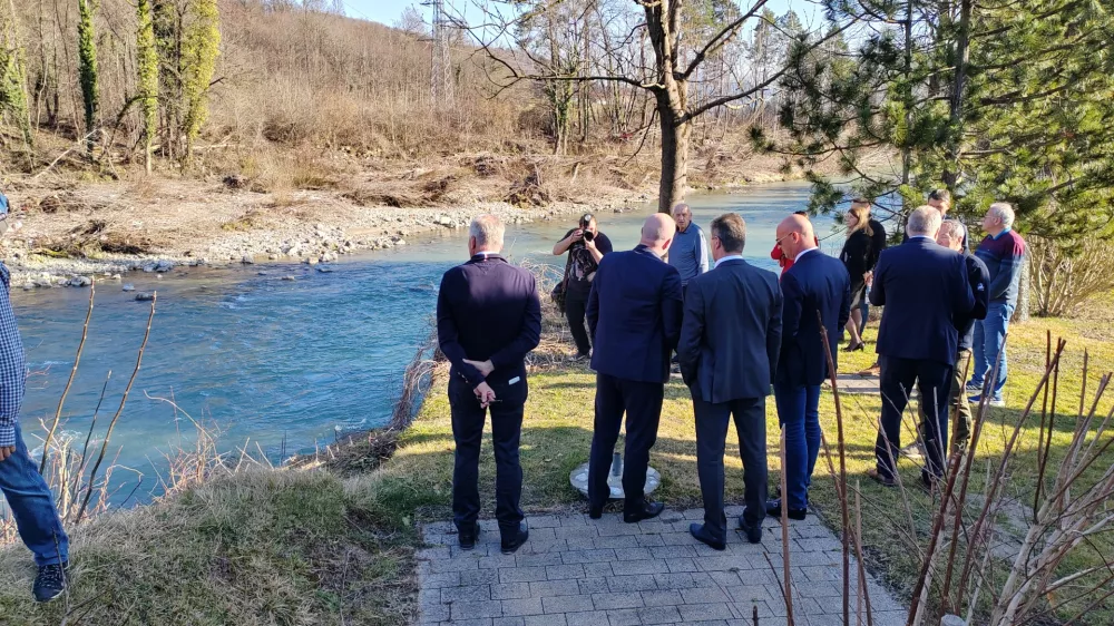 Ker so ekstremni vremenski pojavi vse pogostej&scaron;i, je ključen celovit pristop k urejanju vodotokov, ki ne poznajo občinskih ali državnih meja. Foto: STA