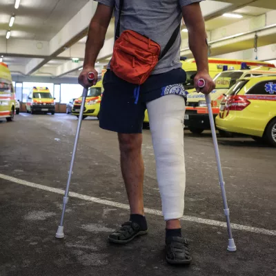 - simbolična fotografija - zdravstvo - reševalno vozilo (rešilec) - prva pomoč - poškodba - - 10.08.2016 - Interna klinika UKC v Ljubljani - internistična prva pomoč   //FOTO: Luka Cjuha.