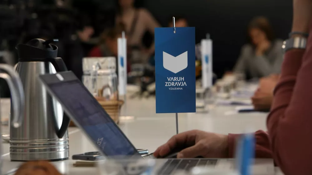 -- Simbolična fotografija - varuh zdravja 18.05.2023 &ndash; Vzajemna, zdravstvena zavarovalnica &ndash; uprava predstavila stali&scaron;če in nadaljnje korake v zvezi z uredbo o določitvi najvi&scaron;je cene premije dopolnilnega zdravstvenega zavarovanja in novelo zakona o zdravstvenem varstvu in zdravstvenem zavarovanju//FOTO: Tomaž Skale