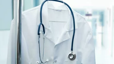 Bela halja, beli pla&scaron;č, zdravnik, simbolična, zdravstvo Foto: Reuters/Alamy