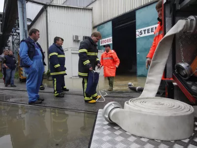 poplavljena železarna &Scaron;tore - Store Steel- Poplave 2010 - močno jesensko deževje ///FOTO: Luka Cjuha