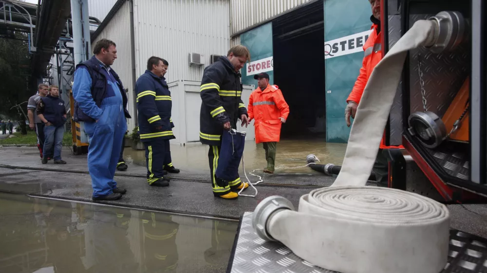 poplavljena železarna &Scaron;tore - Store Steel- Poplave 2010 - močno jesensko deževje ///FOTO: Luka Cjuha