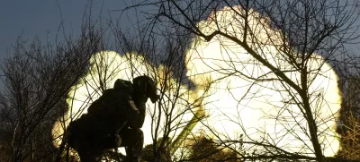 Members of the National Police Special Purpose Battalion of Zaporizhzhia region fire a D-30 howitzer towards Russian troops on a front line, amid Russia's attack on Ukraine, in Zaporizhzhia region, Ukraine March 7, 2025. REUTERS/Stringer