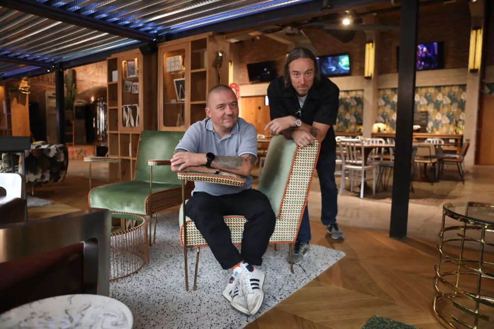 - 06.09.2022 &ndash; Žiga F&ouml;dransperg &ndash; Fedr in David Furlan - Zekir, gostinca vodita restavracijo v hotelu One66//FOTO: Tomaž Skale