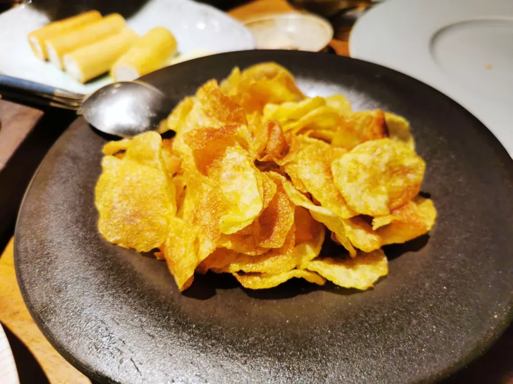 Tatarski biftek s krompirjevim čipsom, Theatrium by Filho