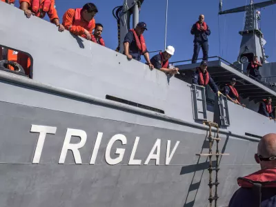 večnamenska slovenska voja&scaron;ka ladja Triglav 11- 430. mornari&scaron;ki divizion SV - Slovenska vojska - vojna mornarica //FOTO: Jaka GasarOPOMBA: ZA OBJAVO V PRILOGI &ndash; DNEVNIKOV OBJEKTIV - REPORTAŽA 2012