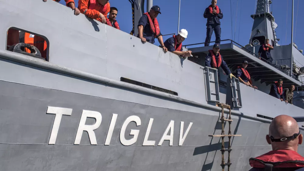 večnamenska slovenska voja&scaron;ka ladja Triglav 11- 430. mornari&scaron;ki divizion SV - Slovenska vojska - vojna mornarica //FOTO: Jaka GasarOPOMBA: ZA OBJAVO V PRILOGI &ndash; DNEVNIKOV OBJEKTIV - REPORTAŽA 2012