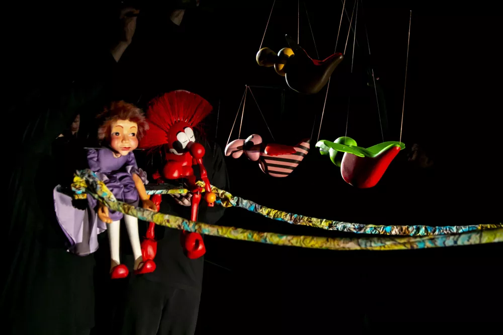 Frane Puntar: Gugalnica, likovna podoba Zlatko Bourek, režija Edi Majaron, Lutkovno gledali&scaron;če Ljubljana 2025