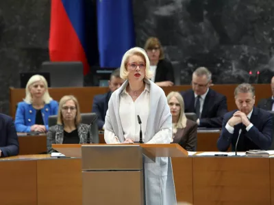 27.01.2025 -redna seja DZ, poslanska vpra&scaron;anja predsedniku vlade, Robrt BolobUr&scaron;ka Klakočar ZupančičFoto: Tomaž Skale