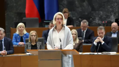 27.01.2025 -redna seja DZ, poslanska vpra&scaron;anja predsedniku vlade, Robrt BolobUr&scaron;ka Klakočar ZupančičFoto: Tomaž Skale