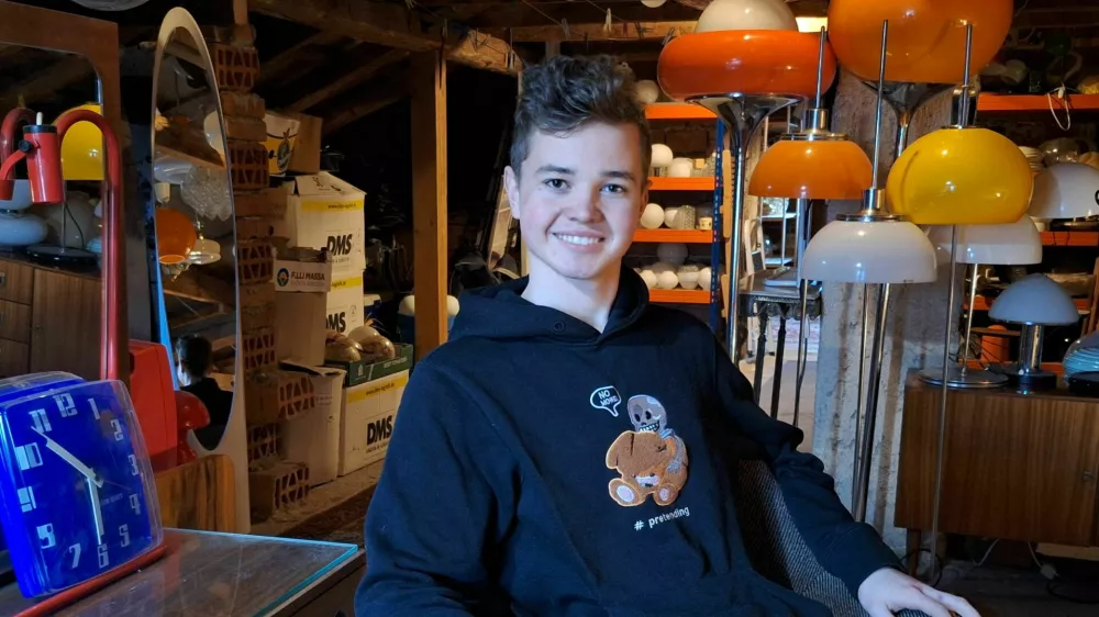 Lenart Zajc, mladi podjetnik, bi si rad kupil večje skladi&scaron;če. Ko bo opravil vozni&scaron;ki izpit, pa tudi kombi. / Foto: Franci Kek