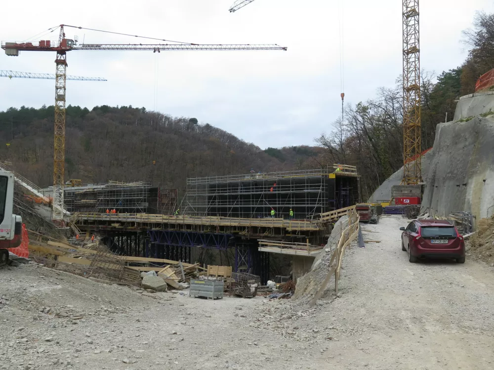 Klanec pri Kozini, viadukt Glinscica.Gradbisce viadukta Glinscica na trasi drugega tira.