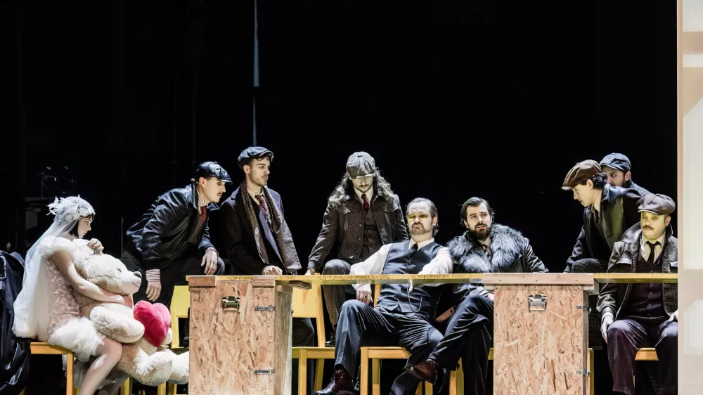 B. Brecht, K. Weill: Opera za tri gro&scaron;e, režija Mateja Koležnik, dirigent Marko Letonja, SNG Opera in balet Ljubljana in SNG Drama Ljubljana, 2025